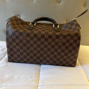 Louis Vuitton Speedy 35.